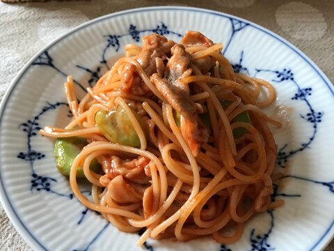 豚肉とそら豆のトマトパスタ